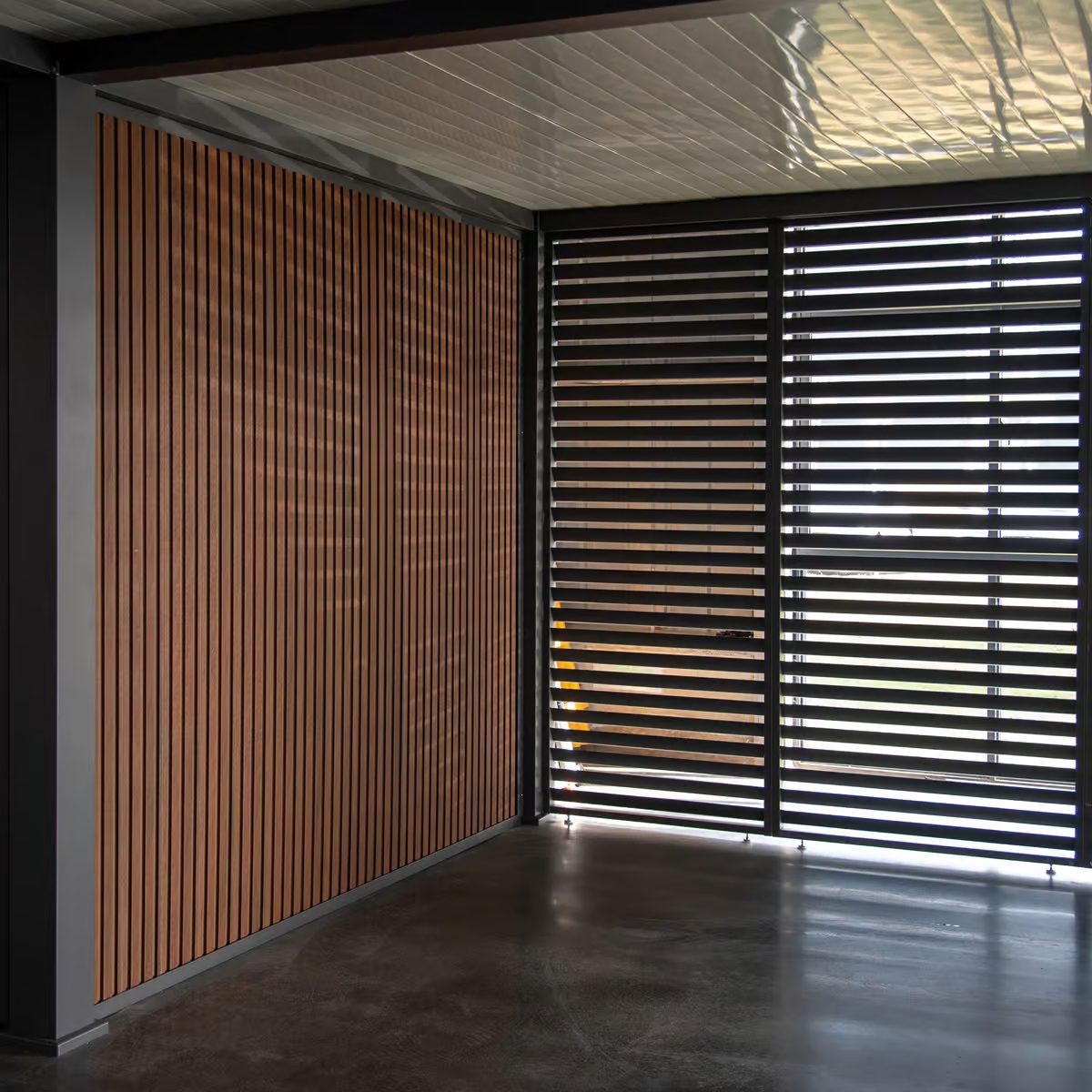 Orion composietwand voor carport - 300x236 cm - Voor 3 meter zijkant - Houtlook